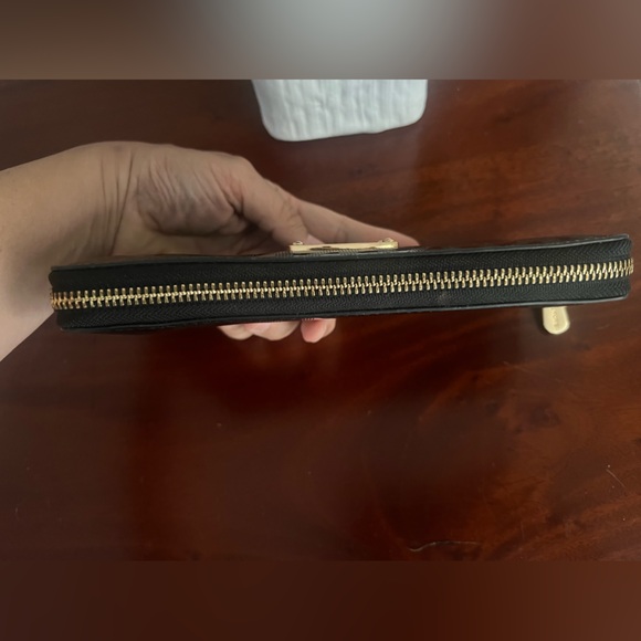 EUC Michael Kors Black Patent Leather Zip Around Wallet - Picture 4 of 6